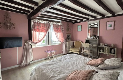 Suzay Bed & Breakfast | SUITE MARQUISE DE POMPADOUR PRIVATE CHARMING ROOM BREAKFAST INCLUDED