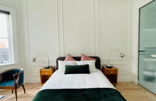 Cape Town City Centre House | Suite Martinique at Slivington Manor
