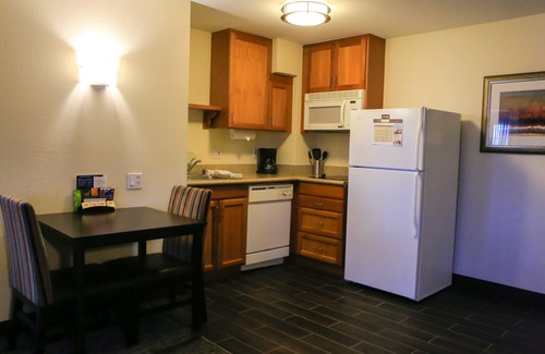 Milpitas Condo | Suite near Downtown San Jose with Free Breakfast | Outdoor Pool + FREE Shuttle