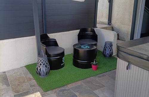 Trebes Bed & Breakfast | Suite Privative Avec Jaccuzi Billard et Terrasse a 10 min de Cité de Carcassonne