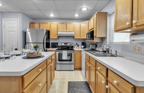 Akron Apartment | Suite Retreat: quiet comfort on walkable village lane