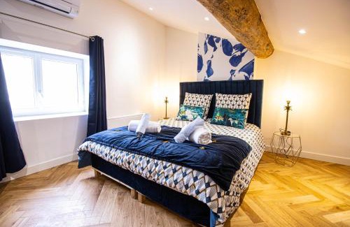 Jacquard - Prefecture Apartment | Suite Saphir - Jacuzzi & Sauna