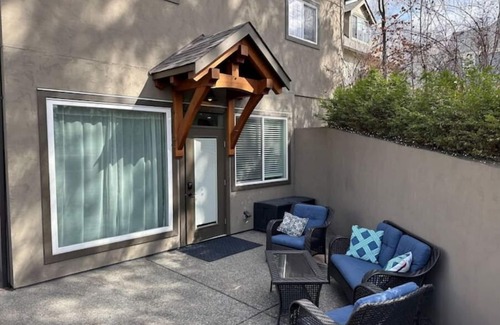 East Hill Apartment | Suite spot on Heritage Lane