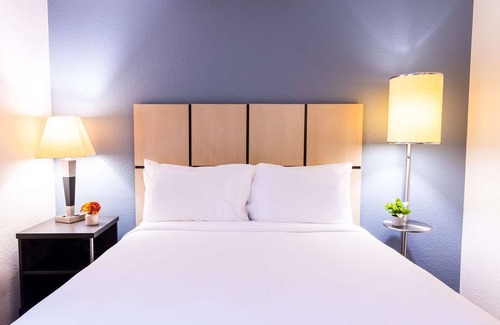 Baymeadows Hotel | SuiteLife Haven: Modern Suites for Business & Leisure Travelers