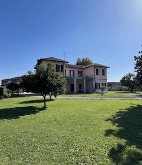 Rozzano Apartment | Suites Mansion