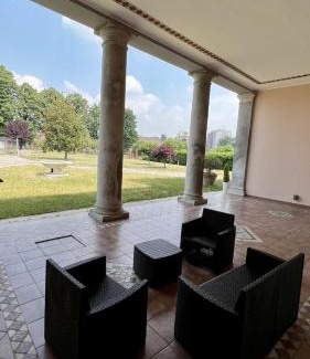 Rozzano Apartment | Suites Mansion
