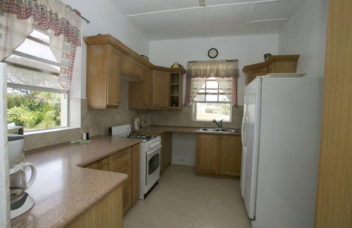 Enterprise House | 'Suits Me' Vintage South Coast Home with Fantastic Sea View!