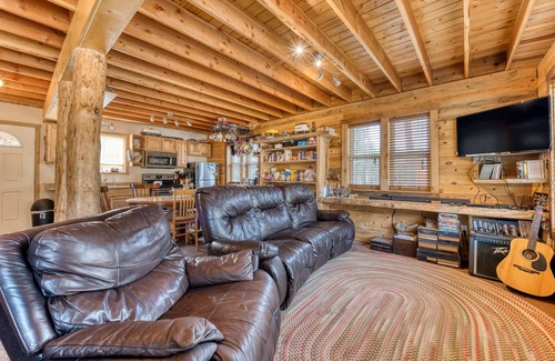 Sula House | Sula Mountain Retreat with Hot Tub and Fun-filled Shop