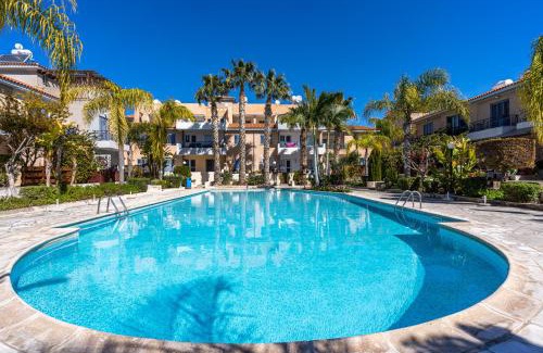 Paphos Apartment | Summer Breeze holiday apartment with pool