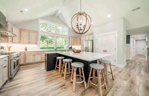 Westport House | Summer Cove by SoCharm | Luxury Lakeside Living | 5 BDS | Sleeps 16