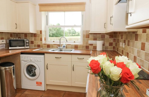 Bedale Cottage | SUMMER FARM COTTAGE, with a garden in Crakehall
