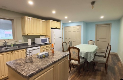 Cramahe House | Summer Farmhouse-Hunting, Stargazing, BBQ-Sleeps 8