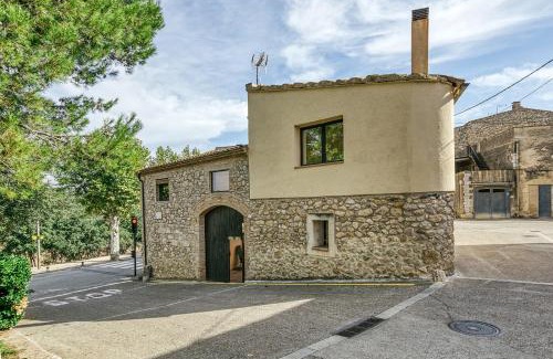 Avinyonet de Puigventos House | Summer Getaway, 3 Apartments & Private Patio
