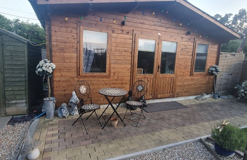 Whitstable Cabin | Summer House Cabin, With Outside Space, Sleeps 2 Adults and Child, pet Friendly