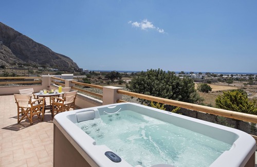 Perissa Villa | Summer House Collection - Villa Stella Luxury 3 Bedroom next to Black Sand Beach