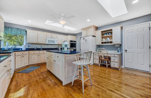Huddleston House | Summer Lane NO WAKE Cove/FLAT Lot/FirePit/Boats/Hot Tub/Gamerm/Cabana/Generator