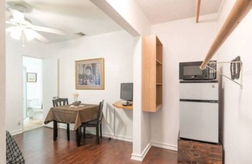 Reseda Bed & Breakfast | Summer Leaf