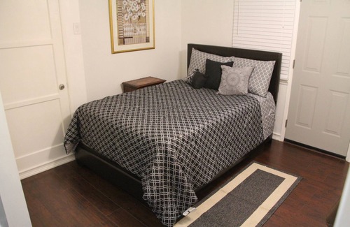 Reseda Bed & Breakfast | Summer Leaf