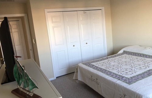 Osbornsville House | Summer Rental. WATERFRONT. Private DOCK for your boat. Walk to beach. Sleeps 10.