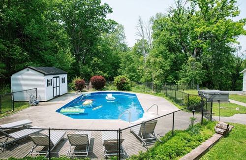 Warwick House | Summer Retreat: Amazing Pool, Hot Tub, Game Room, Playground!