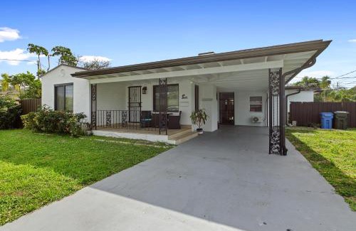 South Corals House | Summer Retreat House