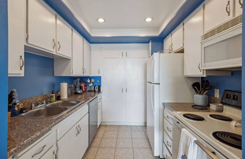 Valley Glen Apartment | Summer Retreat Sunlit Views, and POOL OPEN