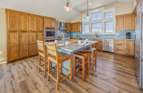 Hatteras House | SUMMER SAVINGS Oceanfront Dog Friendly & Handicap Friendly w Pool, Theater, More