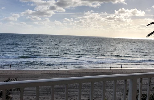 Lauderdale-by-the-Sea Apartment | Summer Special-Ocean front with AMAZING Ocean view