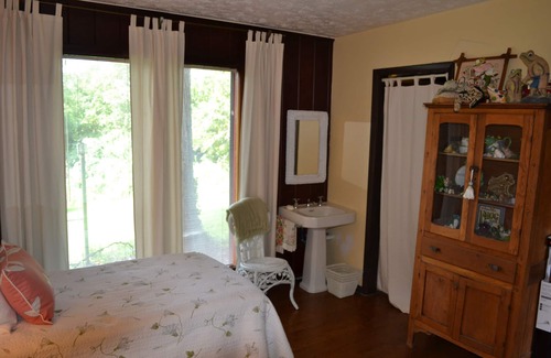 Louisville House | Summer Special! 3000 square ft Whole Home for $299! Great Views!