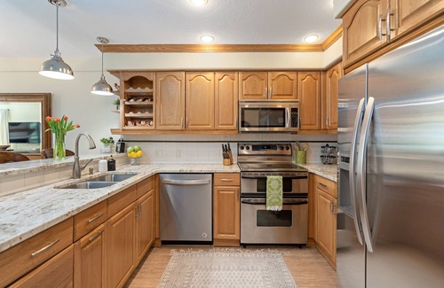 Downtown Park City Condo | SUMMER SPECIALS, 5 Min Walk to Historic Main St. Hike, Bike, right out the door