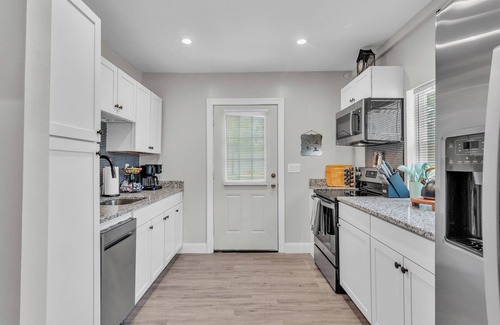 Winter Haven House | Summer Specials! Perfect Couple Oasis! Pet Friendly, 2 Beds