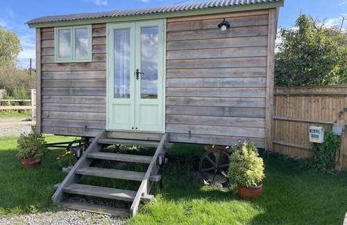 Hayling Island Cabin | 'Summer Time' at The Hut on a working farm by the South Coast