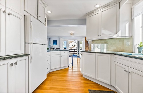Greenbush House | Summer Wind Beach House - Ocean views, families, groups, pet friendly!
