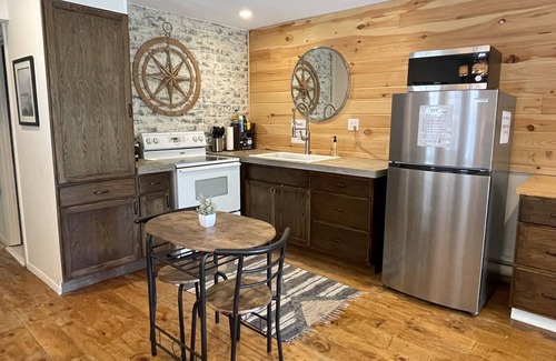 Fairfield Bay Condo | Summerhill Wanderlust- Studio Condo -Top Floor!