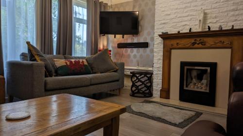 Gwersyllt House | Summerhill, Wrexham - Key Worker friendly