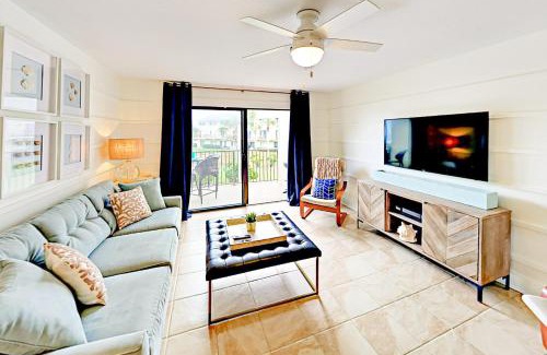 Crescent Beach Apartment | Summerhouse Condo