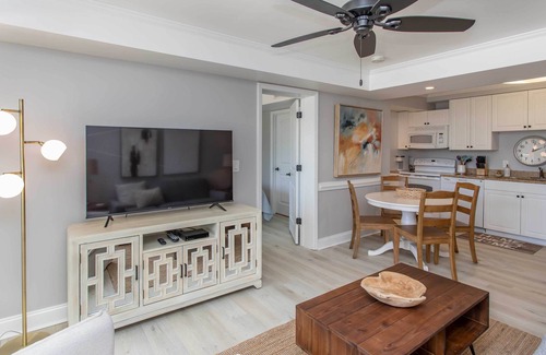 North Litchfield Beach Condo | Summerhouse Villas Condo: Private Resort Beach!