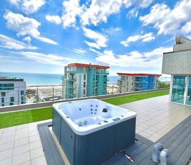 Constanta Apartment | Summerland-Mamaia Beautiful Penthouse