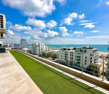 Constanta Apartment | Summerland-Mamaia Beautiful Penthouse