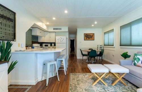 Pierre Part Boat Rental | Summertime Bayou Houseboat Oasis: Fish, Hot tub, Kayak