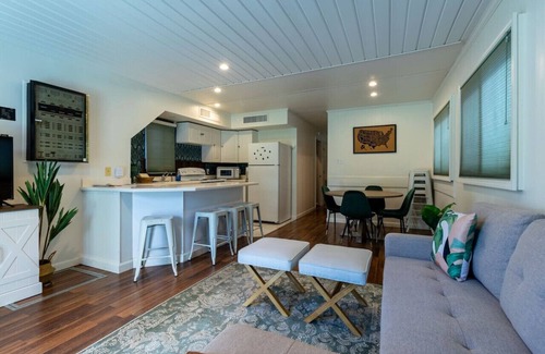 Pierre Part Boat Rental | Summertime Bayou Houseboat Oasis: Fish, Hot tub, Kayak