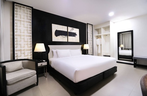 Valencia Hotel | Summit Hotel Magnolia