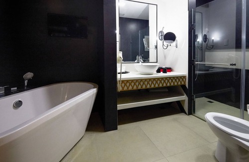 Valencia Hotel | Summit Hotel Magnolia