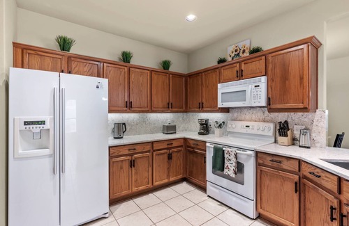 Sun City House | Sun City Georgetown TX! Beautifully Furnished w/Screened Porch on Wooded Lot!