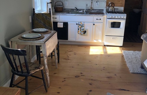 Washington Cottage | Sun drenched cozy cottage on budding 17 acre homestead