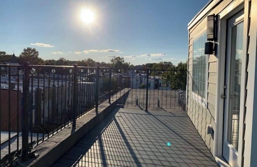 Northeast House | Sun-filled Capitol Hill home w/parking & roofdeck
