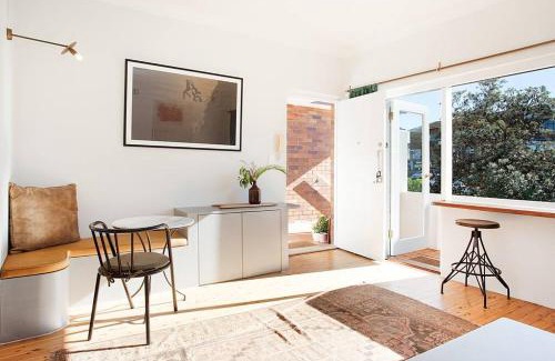 North Bondi Apartment | Sun-filled North Bondi Apartment moments to beach