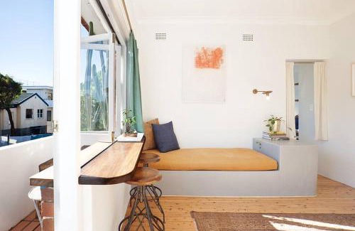 North Bondi Apartment | Sun-filled North Bondi Apartment moments to beach
