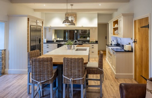 Constable Burton Cottage | Sun Hill Farmhouse - a cottage that sleeps 10 guests in 5 bedrooms