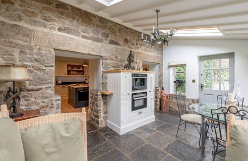 Constable Burton Cottage | Sun Hill Farmhouse - a cottage that sleeps 10 guests in 5 bedrooms